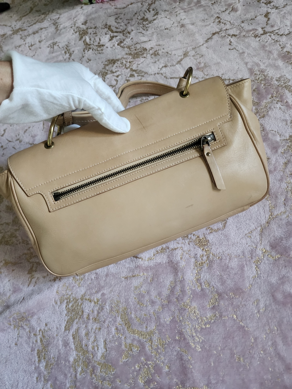 GUCCI | Vintage Beauty With Goldtone Hardware - Picture 12 of 16